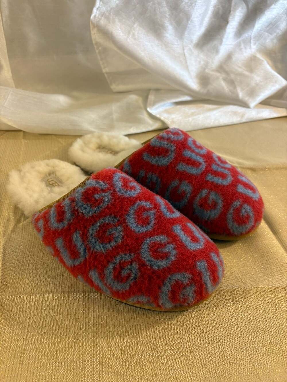 UGG Scuff Logo Slippers Red/Blue Size 8